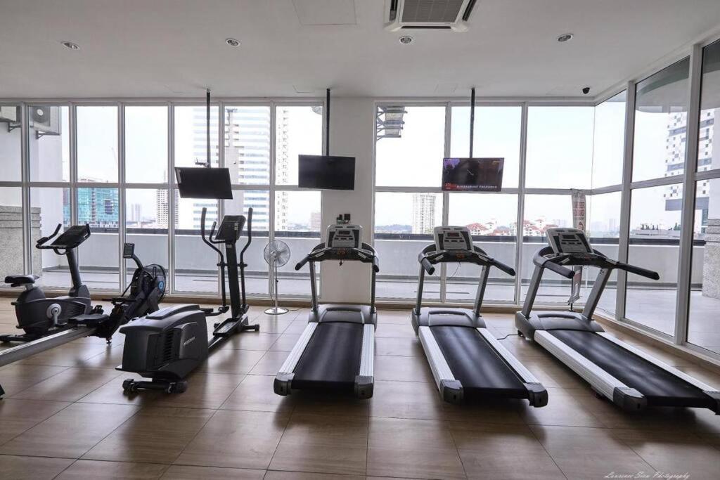 Kuromi卡通主题浪漫公寓 配有大屏幕蓝牙音响电影房 Netflix Youtube Apartemen Johor Bahru